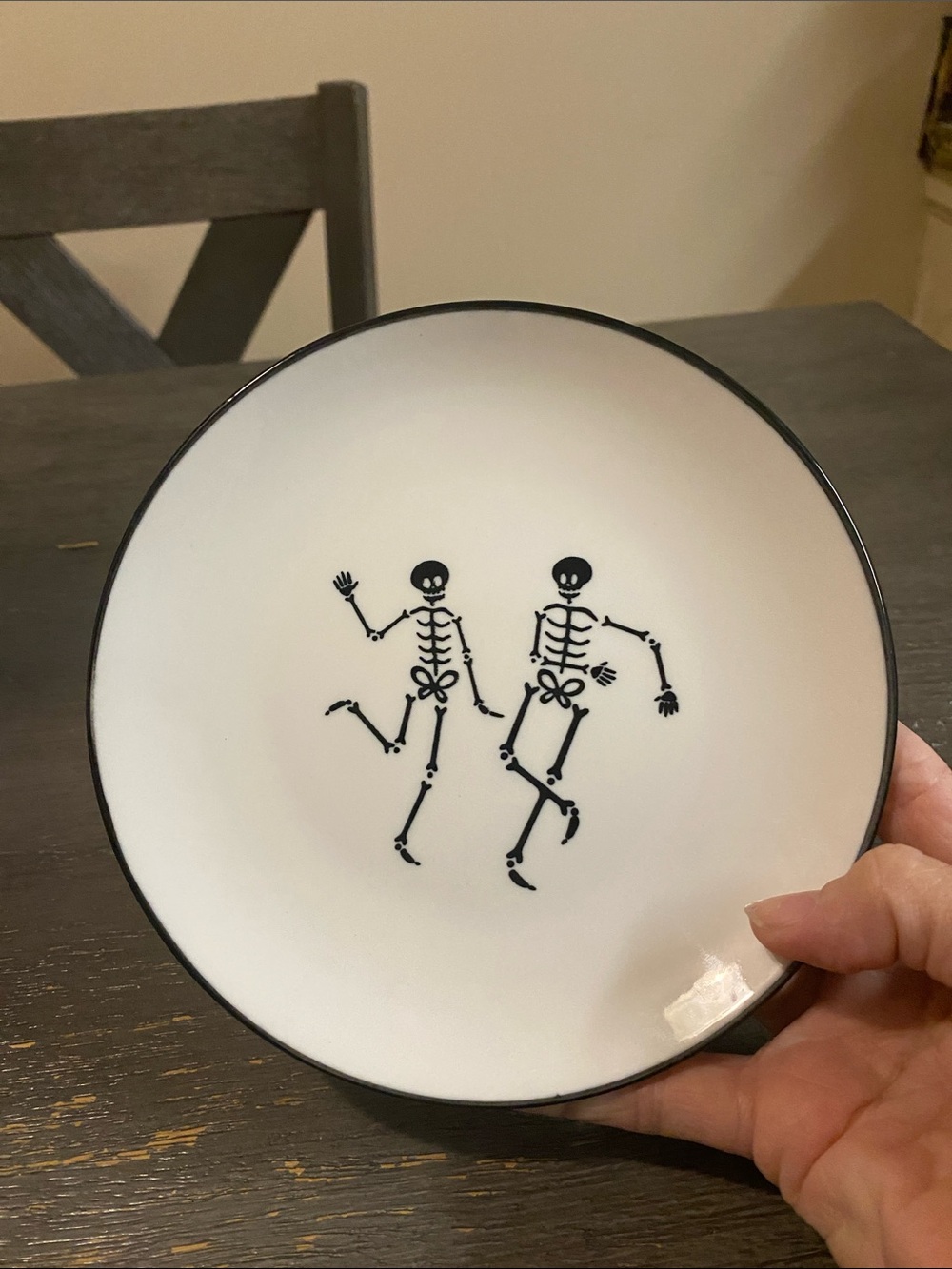 Skeletons themed dessert plates - Picture 3 of 3